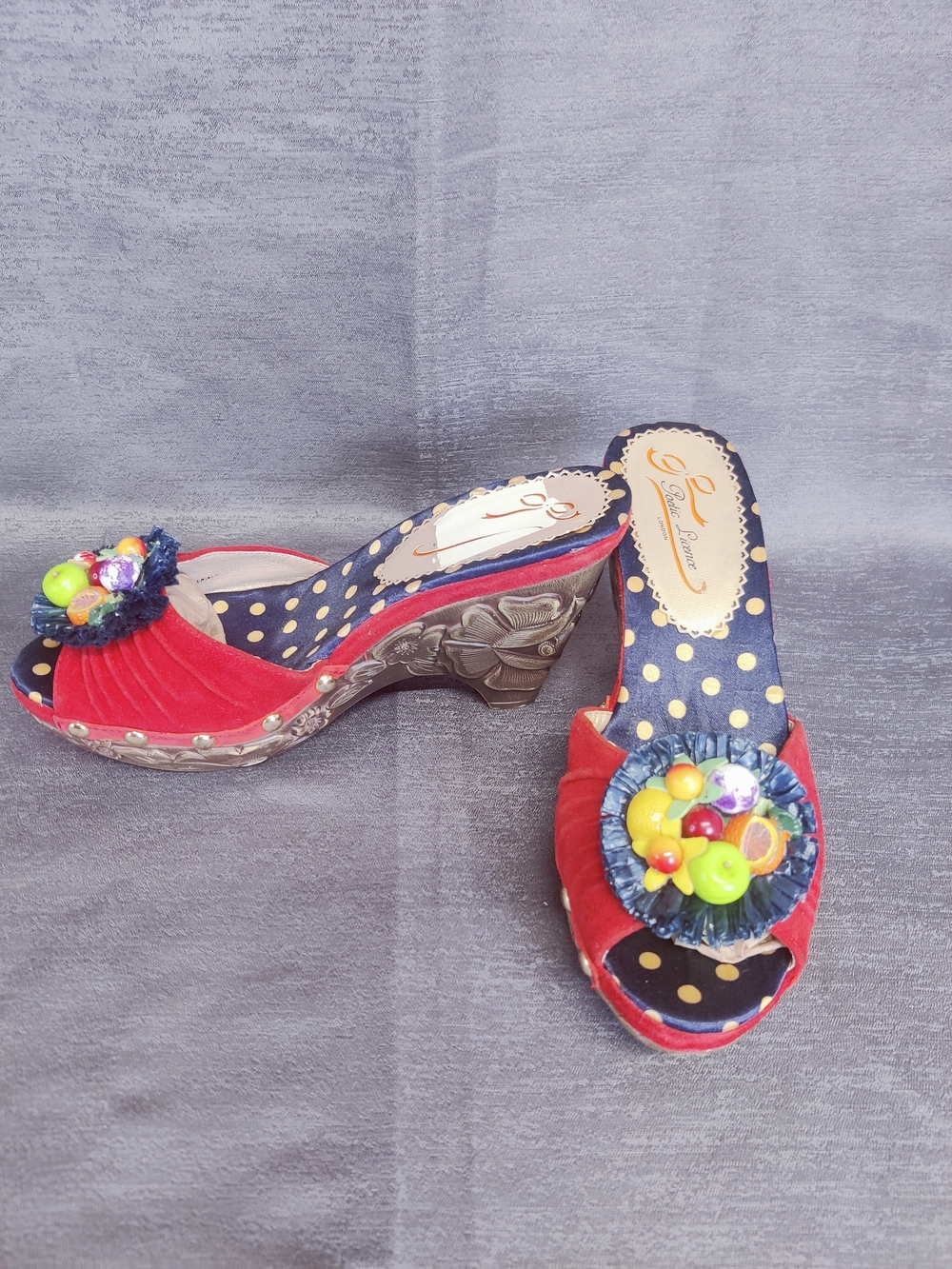 Poetic Licence All The Pretty Birds Fruit Salad Carved Wedge Sandals Women's 7